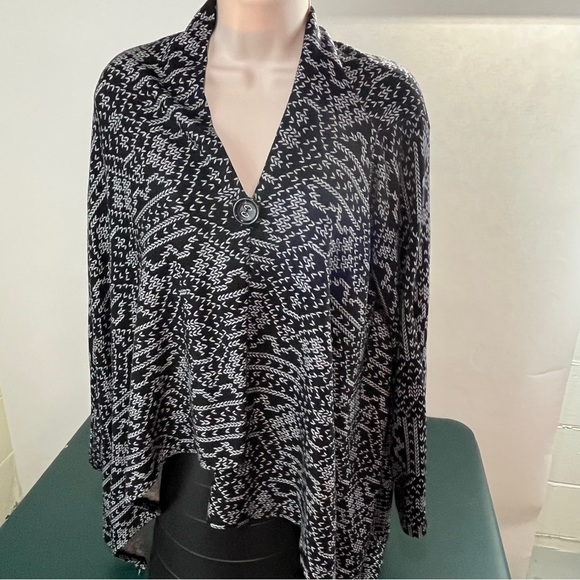 Bobeau Women’s Gray Knit Poncho Cape Single Button Size Small (548)